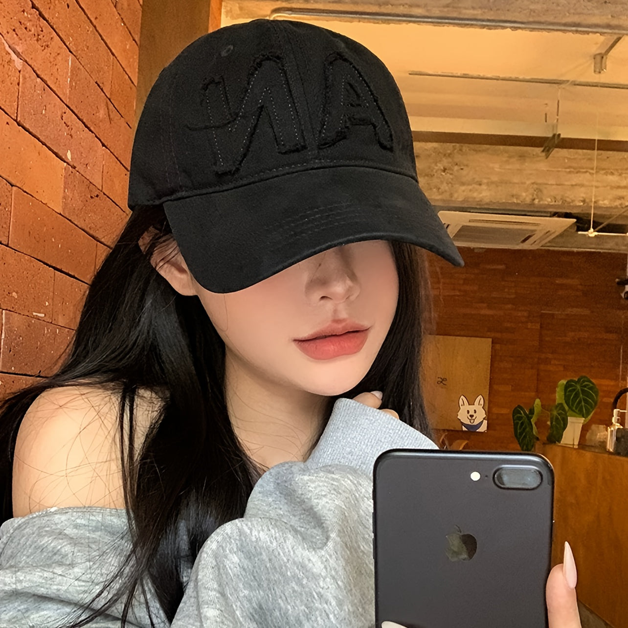 A New Women'S Pink Baseball Cap with Large Letter Embroidery, Suitable for Both Men And Women in Spring And Autumn, a Korean-Style Versatile Cap That Makes The Face Look Smaller, an Ideal Gift Choice for Fashionable Couples.