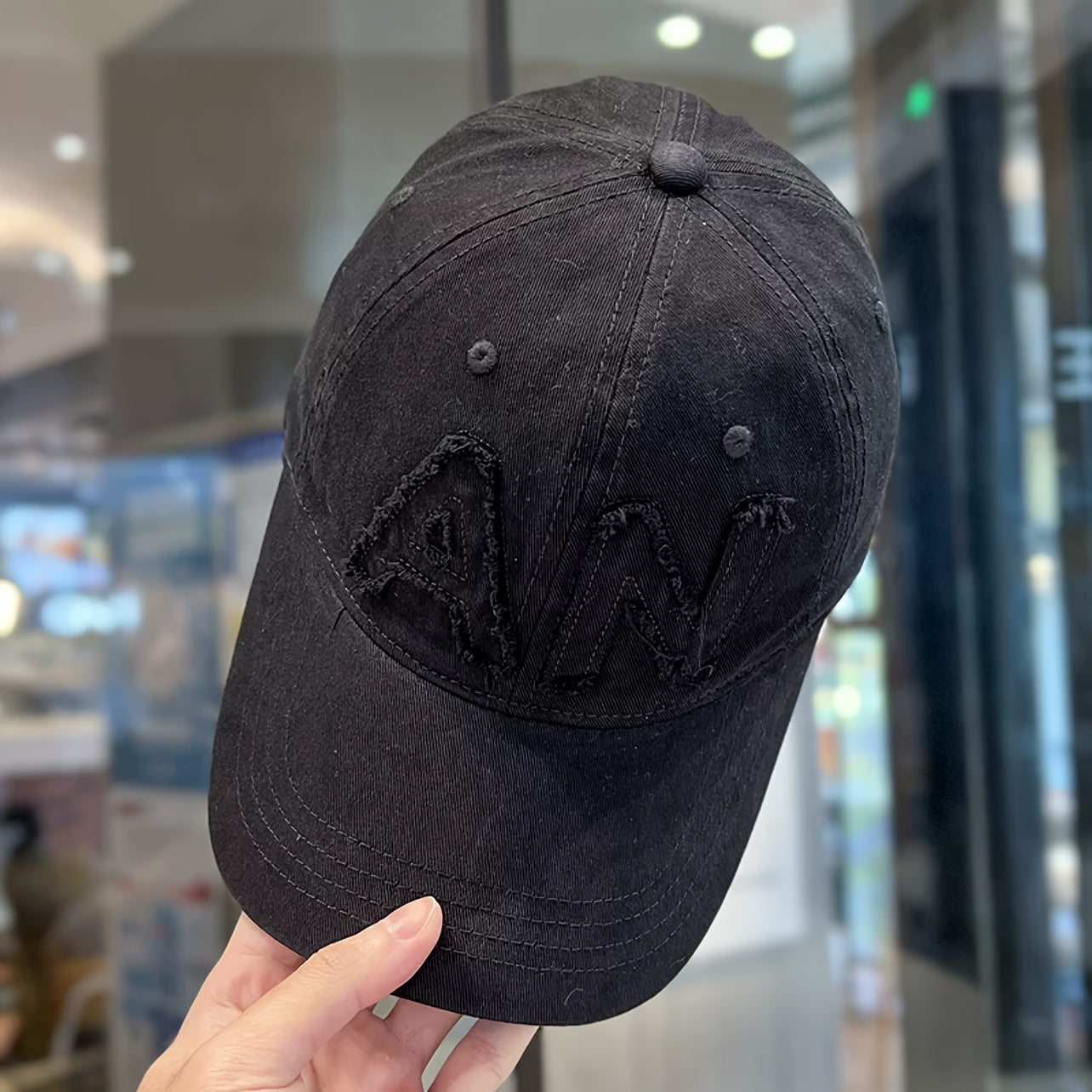 A New Women'S Pink Baseball Cap with Large Letter Embroidery, Suitable for Both Men And Women in Spring And Autumn, a Korean-Style Versatile Cap That Makes The Face Look Smaller, an Ideal Gift Choice for Fashionable Couples.