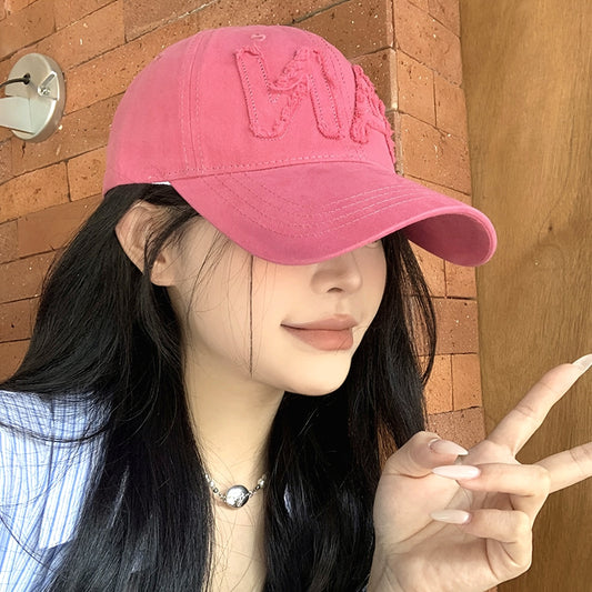 A New Women'S Pink Baseball Cap with Large Letter Embroidery, Suitable for Both Men And Women in Spring And Autumn, a Korean-Style Versatile Cap That Makes The Face Look Smaller, an Ideal Gift Choice for Fashionable Couples.