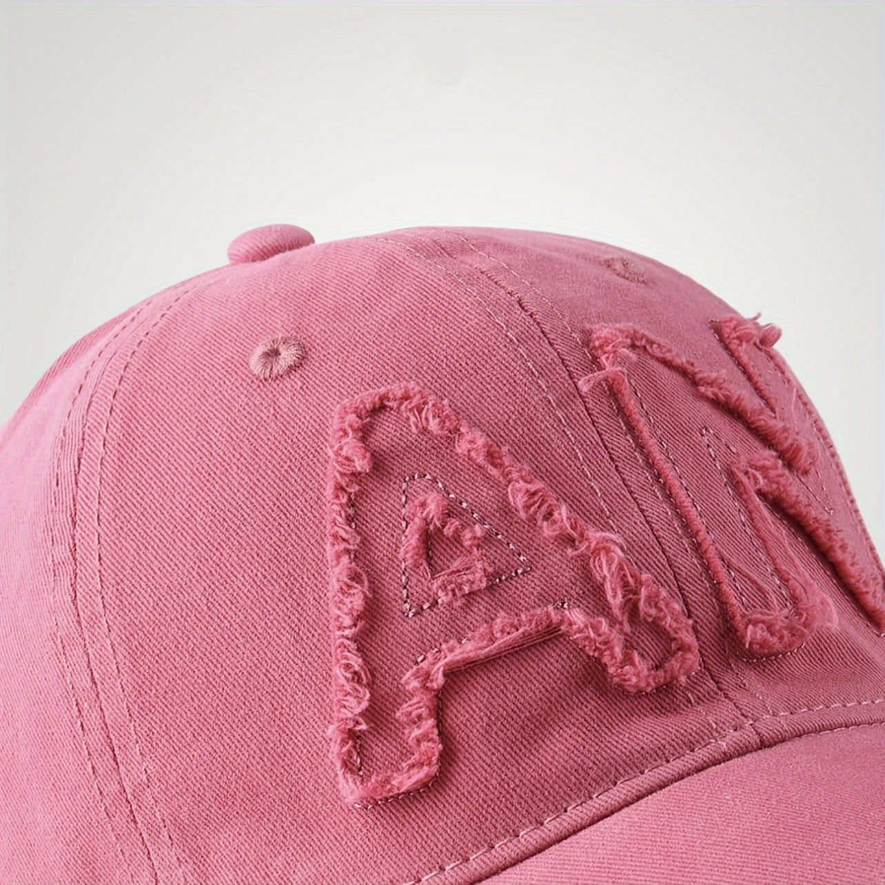 A New Women'S Pink Baseball Cap with Large Letter Embroidery, Suitable for Both Men And Women in Spring And Autumn, a Korean-Style Versatile Cap That Makes The Face Look Smaller, an Ideal Gift Choice for Fashionable Couples.