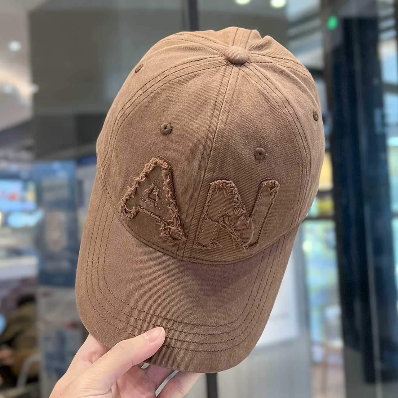A New Women'S Pink Baseball Cap with Large Letter Embroidery, Suitable for Both Men And Women in Spring And Autumn, a Korean-Style Versatile Cap That Makes The Face Look Smaller, an Ideal Gift Choice for Fashionable Couples.